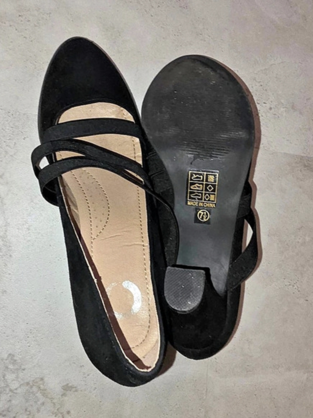Journee Collection Black Strappy Block Heel Pumps - Picture 6 of 6